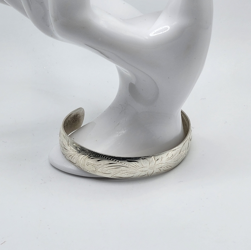 Sterling silver Cuff bracelet wheat loop design.  Very pretty!  Adjustable sz.